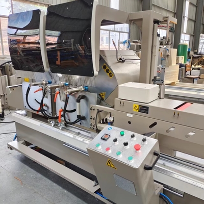 Digitaal display Dubbelkop Mitre Zaag Met 600 mm diameter zaagblad snijden 45 en 90 graden