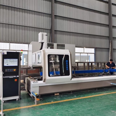 Aluminium en PVC 4 axis CNC-bewerkingscentrum met 300 mm zaagbalk voor het boren en snijden van aluminiumprofiel