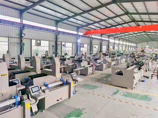 Aluminiumprofiel 3+1 CNC-bewerkingscentra Werklengte 3200 mm met automatische gereedschapsschakelaar