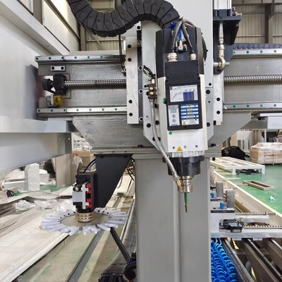 Aluminiumprofiel 4-assig CNC-bewerkingscentrum Automatisch aangestuurd met 4 assen voor gordijnwandfabriek