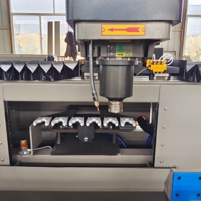 Aluminiumprofiel 3+1 CNC-bewerkingscentra Werklengte 3200 mm met automatische gereedschapsschakelaar