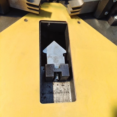 Machine voor het combineren van ramen en deuren