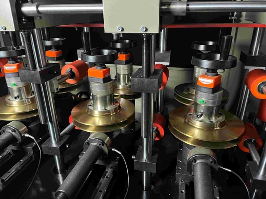 CNC-rolmachine voor het samenvoegen van rollende materialen Automatische combinatie van aluminiummachine
