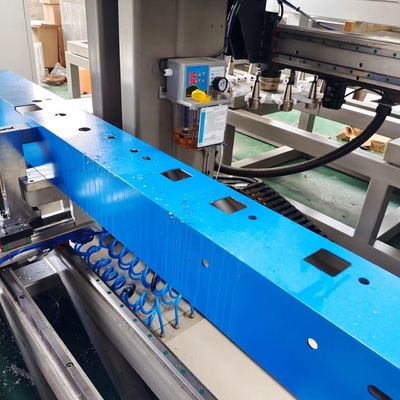 Hoogprecisie Aluminium 4-assige CNC-boren Fresserij ATC Bewerkingscentrum Venster deur maken machine met draaiende spindel