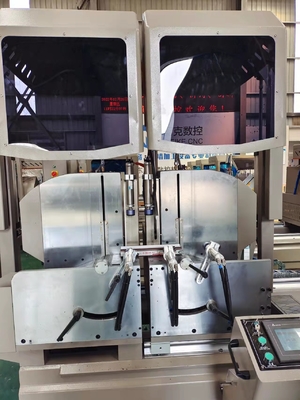 6000 mm CNC dubbelkop mitre zag 45 graden Upvc raam snijmachine