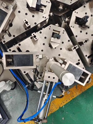 Automatische 4-kop hoekcrimpmachine voor het maken van aluminium ramen