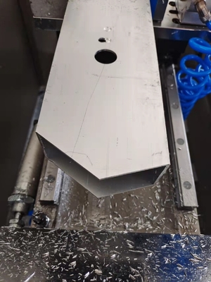 Kleine aluminium deur met raam CNC boor freesmachine met verwerkingslengte 1200mm