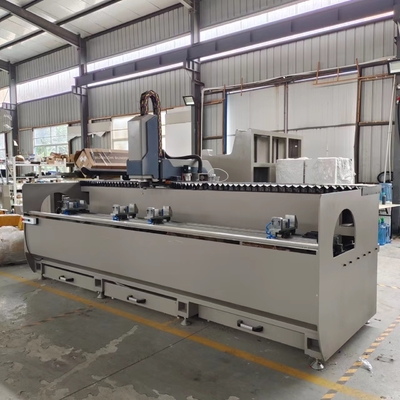 2500mm Aluminiumprofiel 3 zijde frees- en boorverwerkingscentrum CNC-machine voor LED-licht