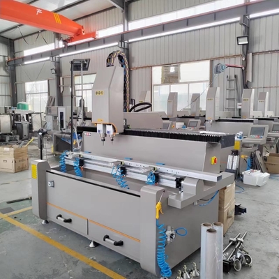 1500 mm CNC freesboormachine voor aluminium vensterdeurprofiel en minimalistische meubels zoals wijnkasten
