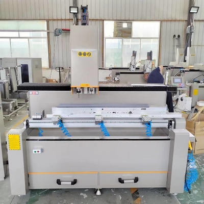 1500 mm CNC freesboormachine voor aluminium vensterdeurprofiel en minimalistische meubels zoals wijnkasten