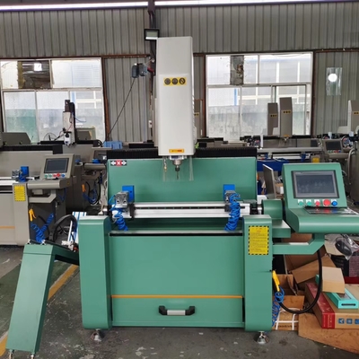 Kleine 800 mm automatische cnc kopieerrouter boor en frezen voor deuren en ramen, minimalistische meubels, wijnkasten