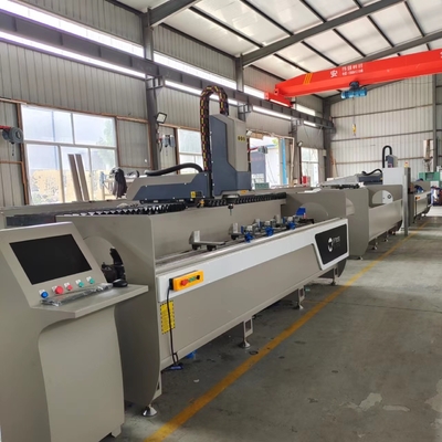 CNC-machines voor het boren en frezen van aluminiumprofielen