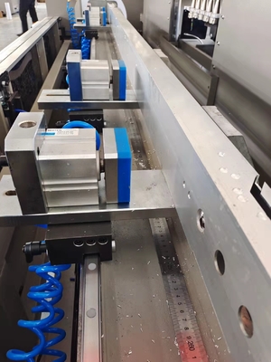 2.6m Aluminium deuren en ramen Machines Manufacturing CNC Milling Center