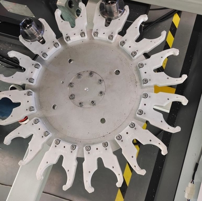 5 Assen verticaal CNC-bewerkingscentrum voor industriële aluminiumprofielen, deuren, ramen, gordijnwanden, enz.