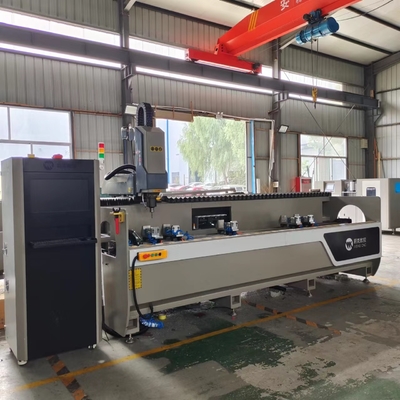 3-assig aluminium CNC-bewerkingscentrum met werktafel die van +90° tot -90° kan worden gedraaid