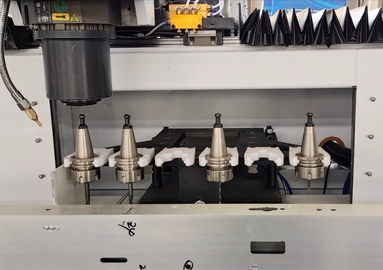 3200mm 3000mm Aluminium UPVC Verticale Spindle CNC Bewerkingscentrum