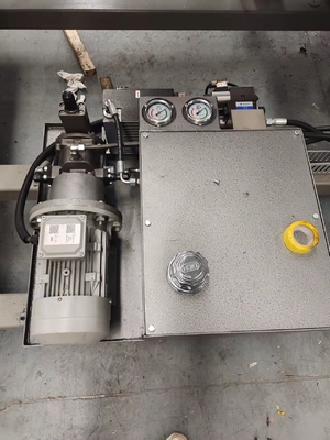 Cnc-machine voor het krimpen van aluminiumruiten / hoekkrimpmachine voor aluminiumprofielen