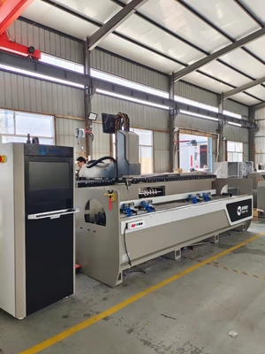 Automatisch bewerkingscentrum van aluminium voor de verwerking van raam- en deurprofielen