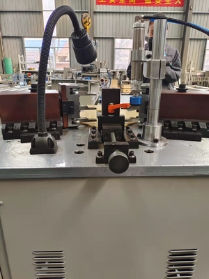 Aluminiumprofiel Hoek Crimping Machines Automatische Hoek Combinatie functie Voorpositie omhoog en omlaag Gemakkelijk opstijgen