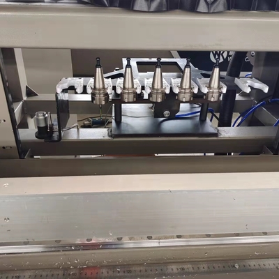 CNC-bewerkingscentra voor aluminium-extrusies met automatische gereedschapsschakelaars