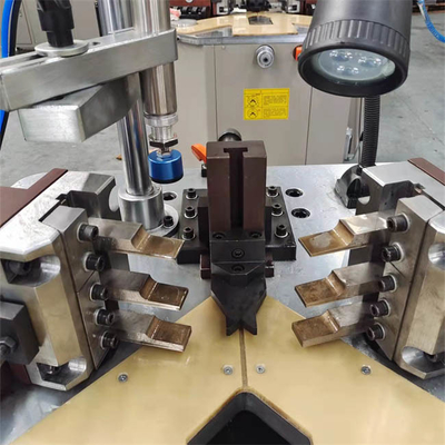 Synchrone hoekgroeperingsmachine voor deuren en ramen van aluminium