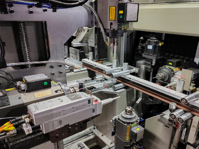 Machines voor het snijden en boren van aluminiumprofielen 1